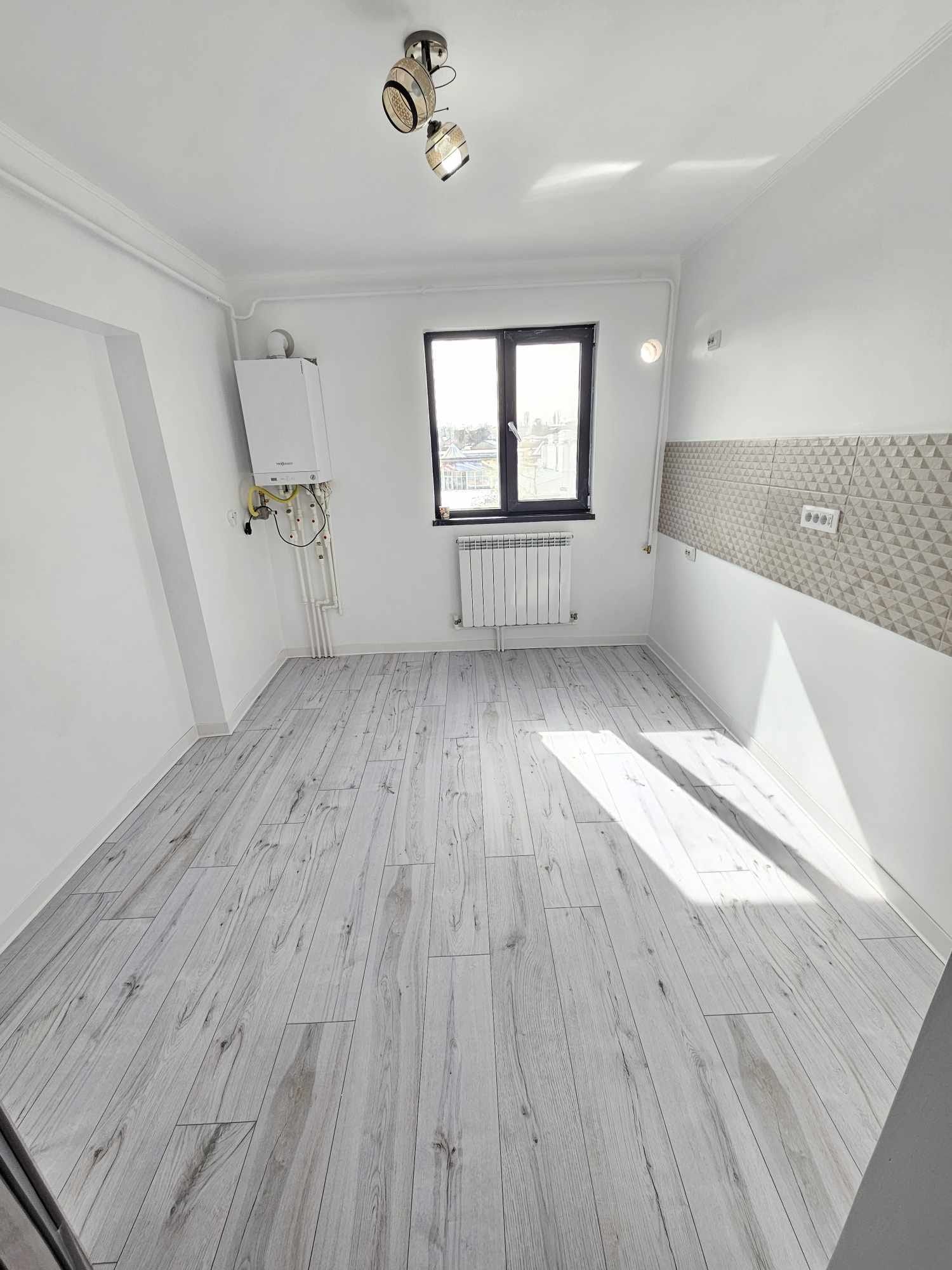 Apartament 3 camere zona centrala,et.3/4,renovat