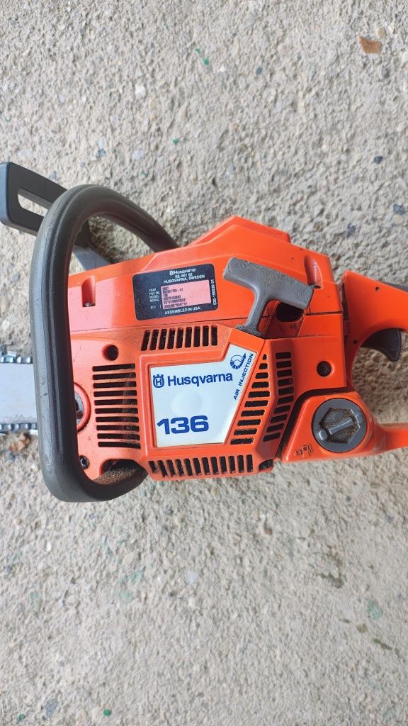 Vând drujba Husqvarna 136.urgent