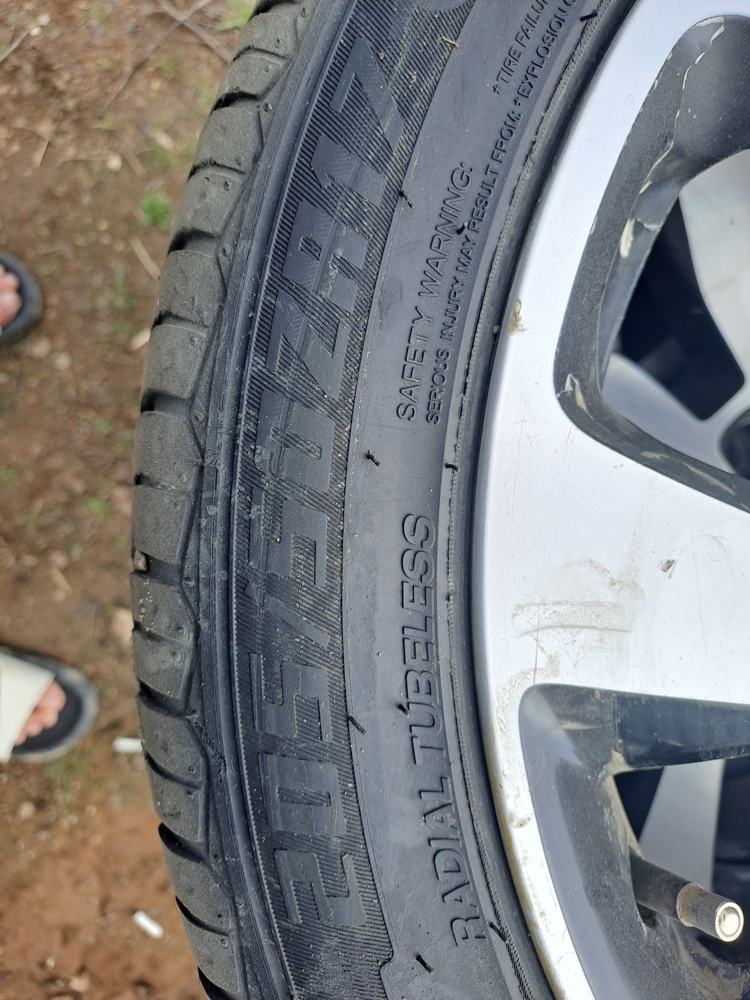 Комплект Диск с шинами размер 205/50R17