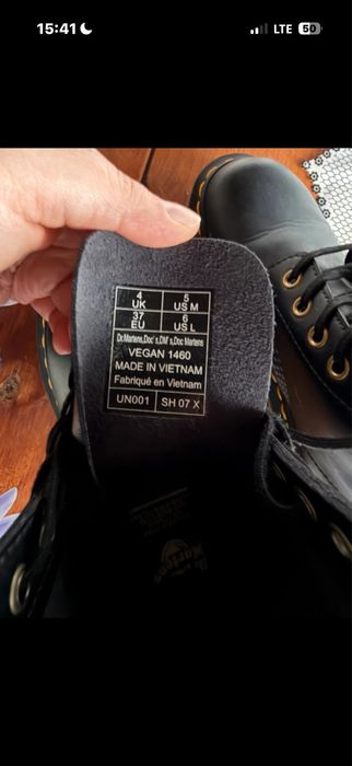 Dr Martens de vanzare