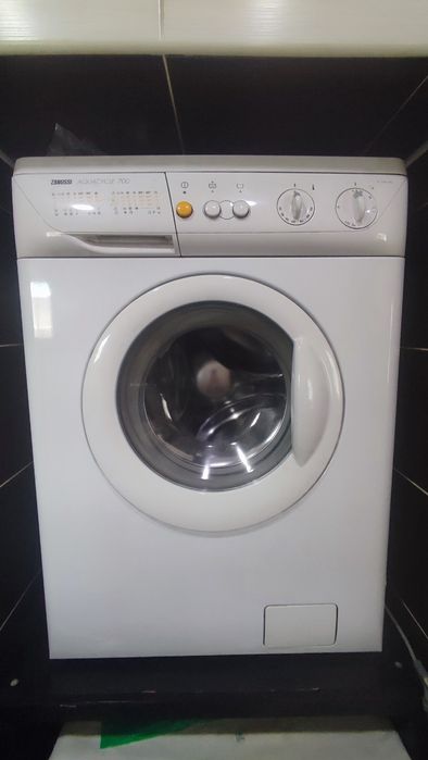 Продам стиральную машину "zanussi"