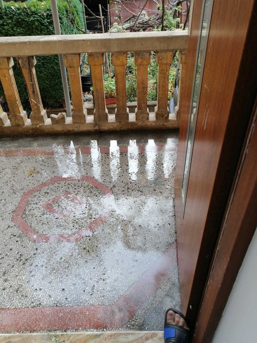 Помещения под наем подходящо за офис или магазин