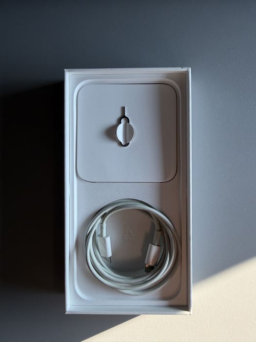 Vand Cutie si Accesorii Iphone 14 Pro Max