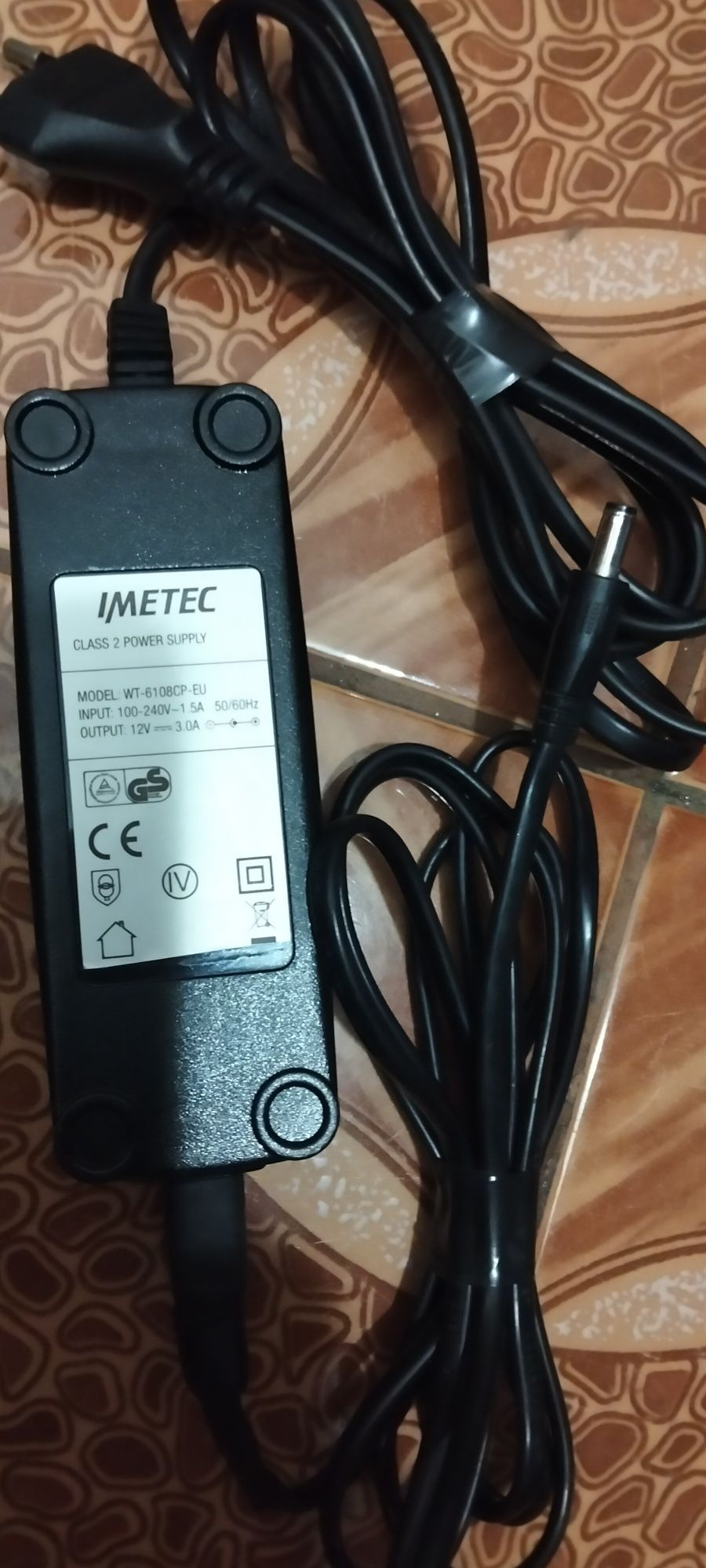 Încărcător 220 v-input ,auput 12v nou