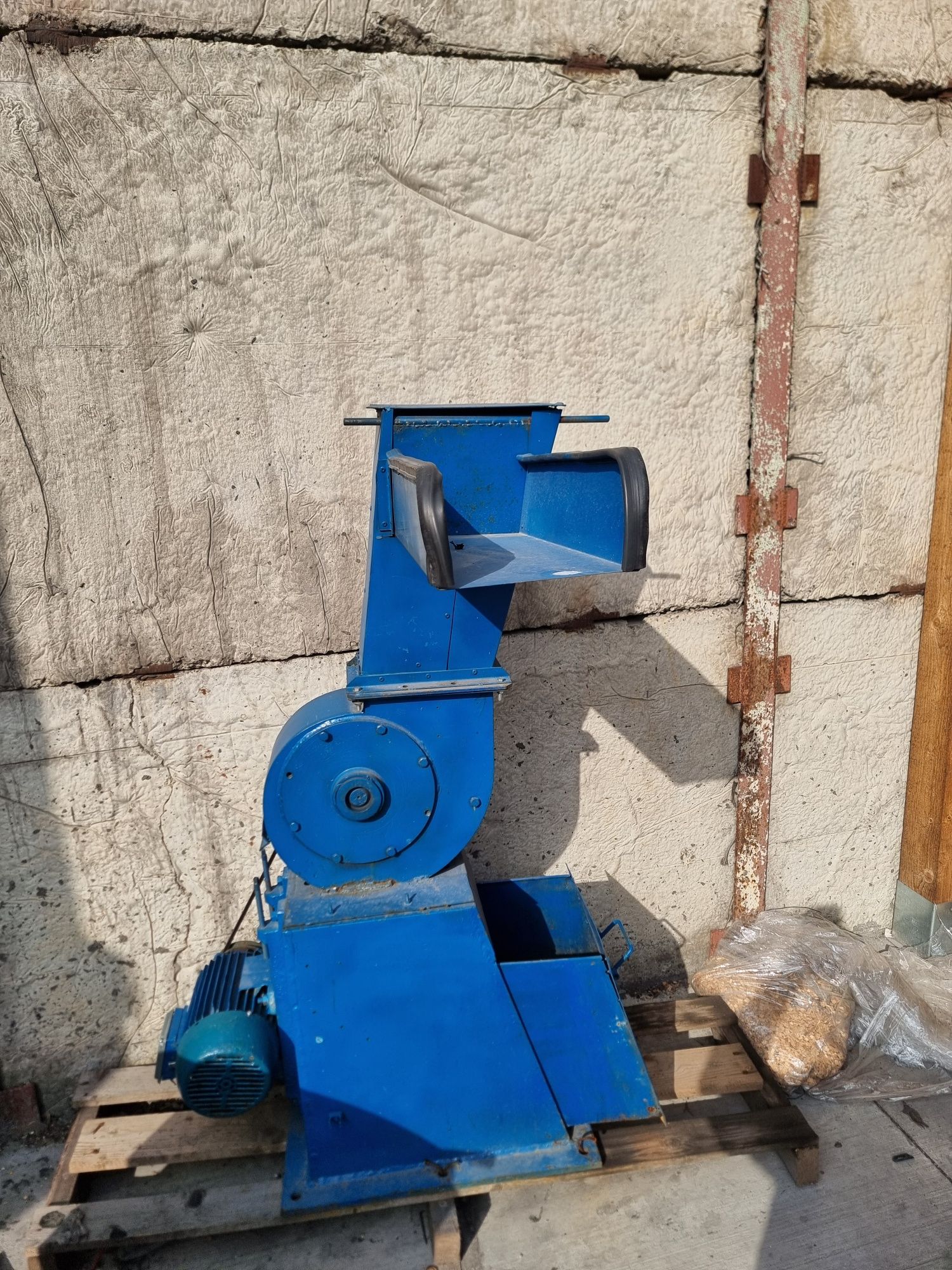 Tocator industrial pentru deșeuri din plastice etc  moara cu ciocanele