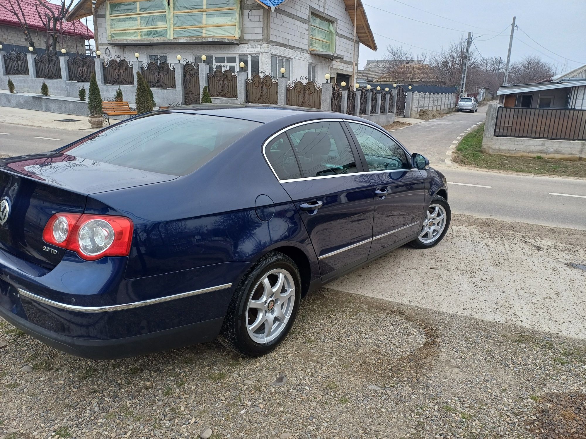 Volkswagen Passat B6 2.0 TDI recent adus