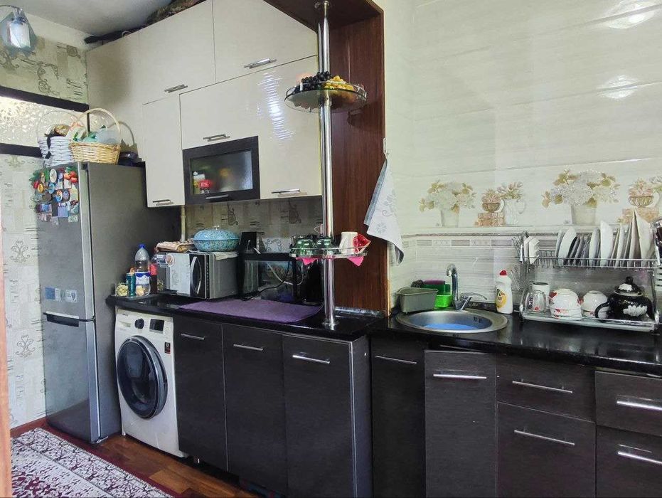 Олмазор туманида 3 хонали уй сотилади! 3х ком. квартира на Кара камыше