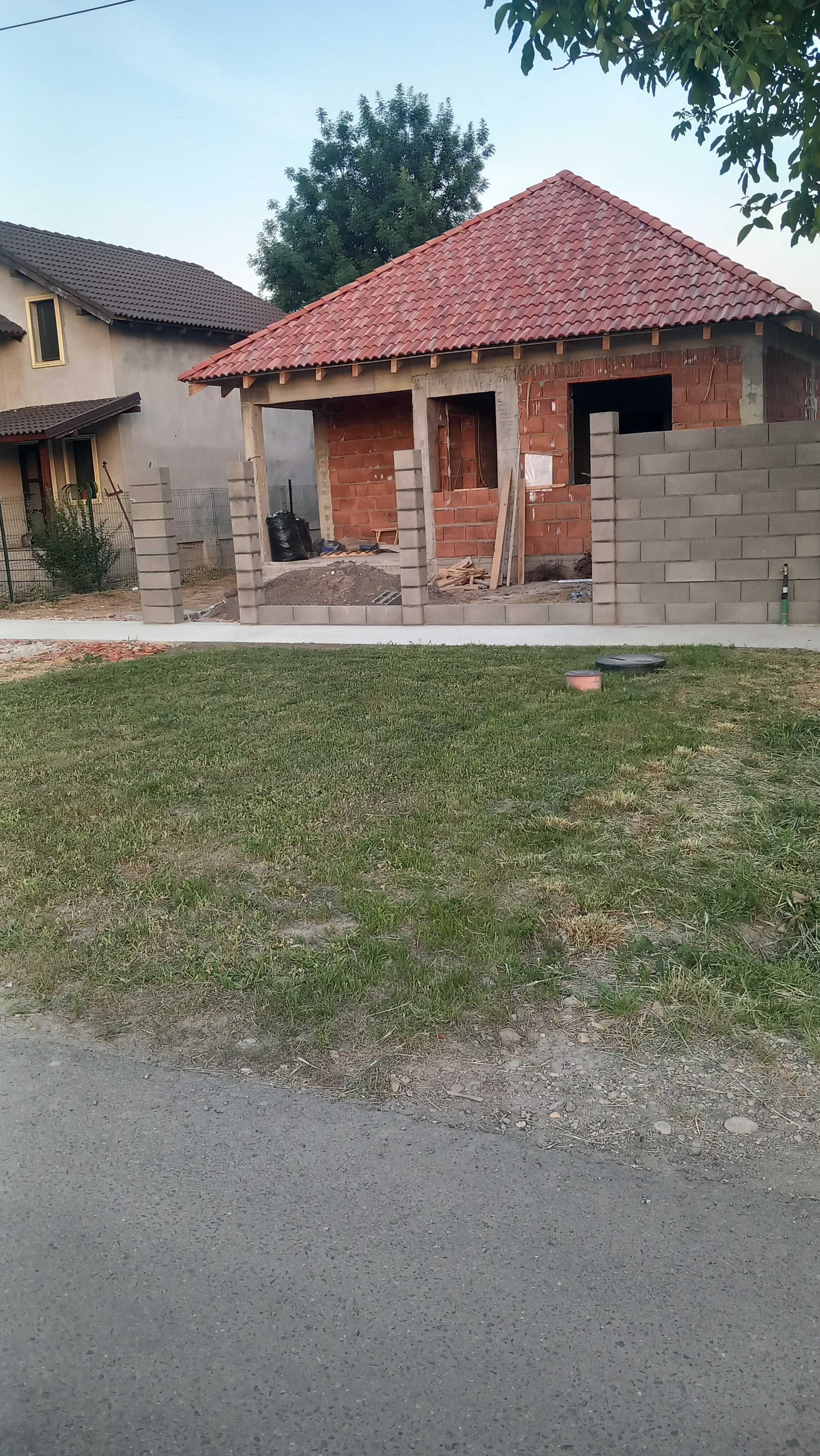 Direct de la proprietar Casa Individuală Sanmihaiu Român