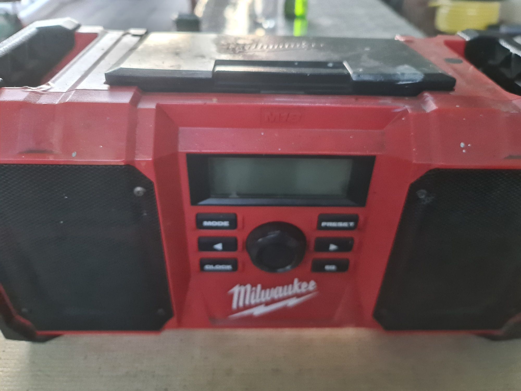 Milwaukee M18 JSR radio /Makita boxa Bluetooth DMR202