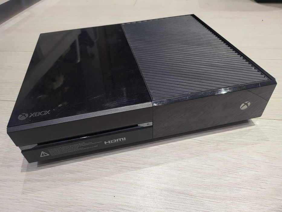 Vand 2 Xbox-uri (ONE si ONE X)