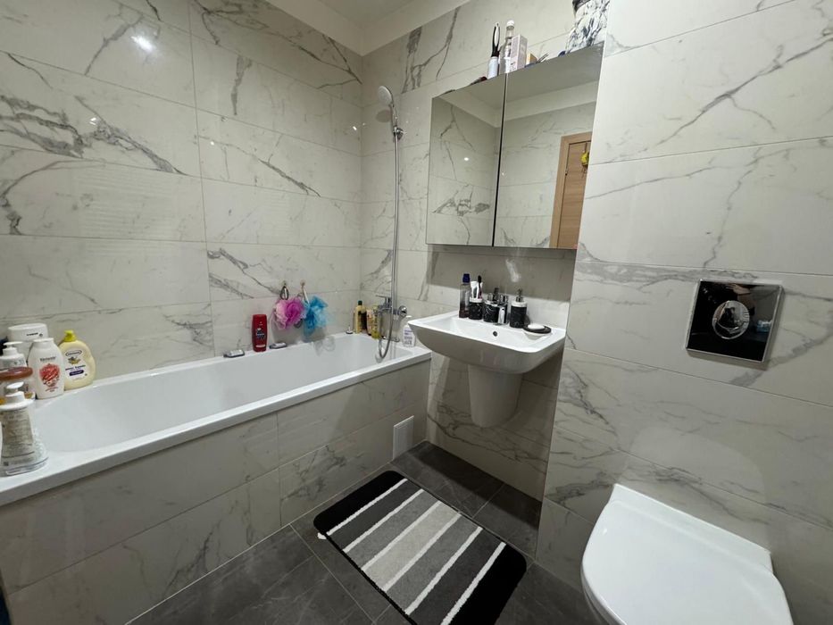 Vand apartament la 3 minute de Mall Coresi !