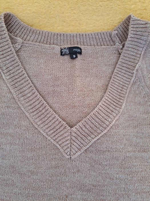 Нов дамски пуловер с фина вълна и шпиц деколте