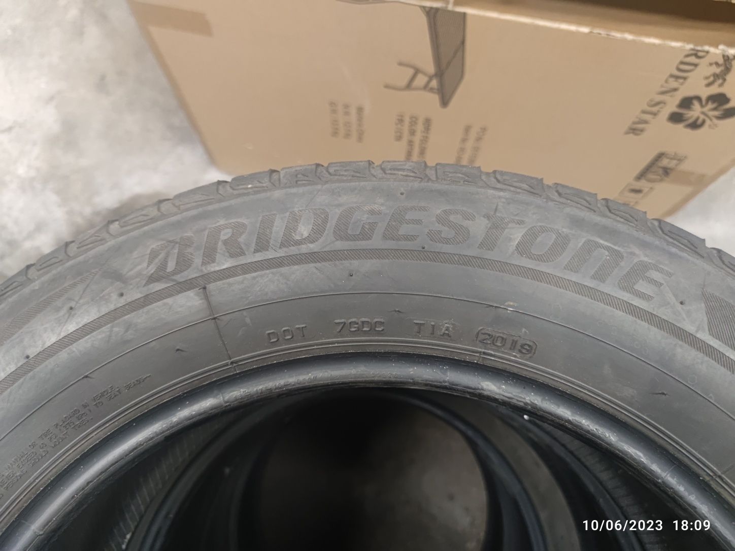 Bridgestone Blizzak  235 60 18