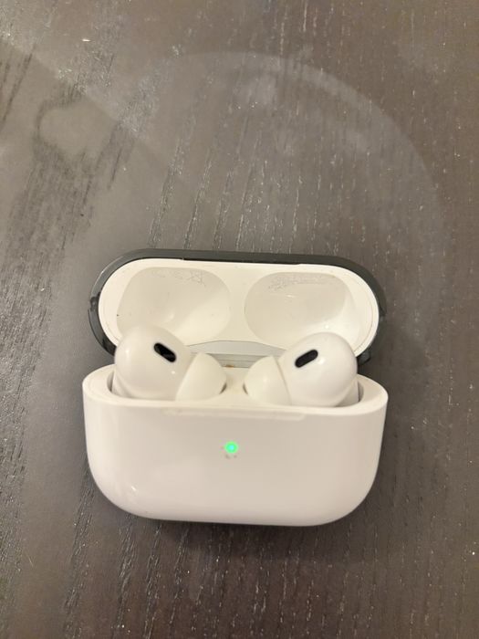 Apple AirPods Pro Gen 2 - lightning