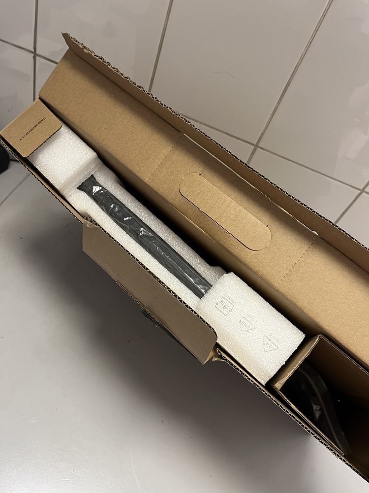 Срчоно продается ноутбук Ленобо amd a -6 SSD 256 с коробкой