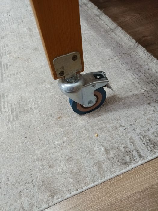 Кроватка детская с новыми колёсами.