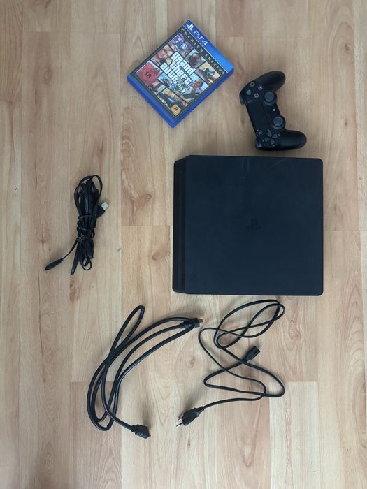 Конзола Ps 4   .