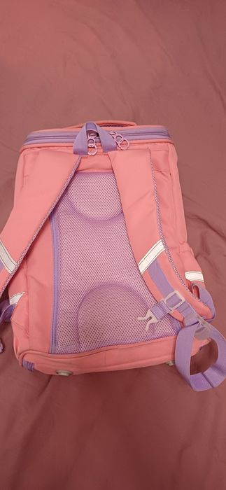 Продам школьную сумку для девочки
