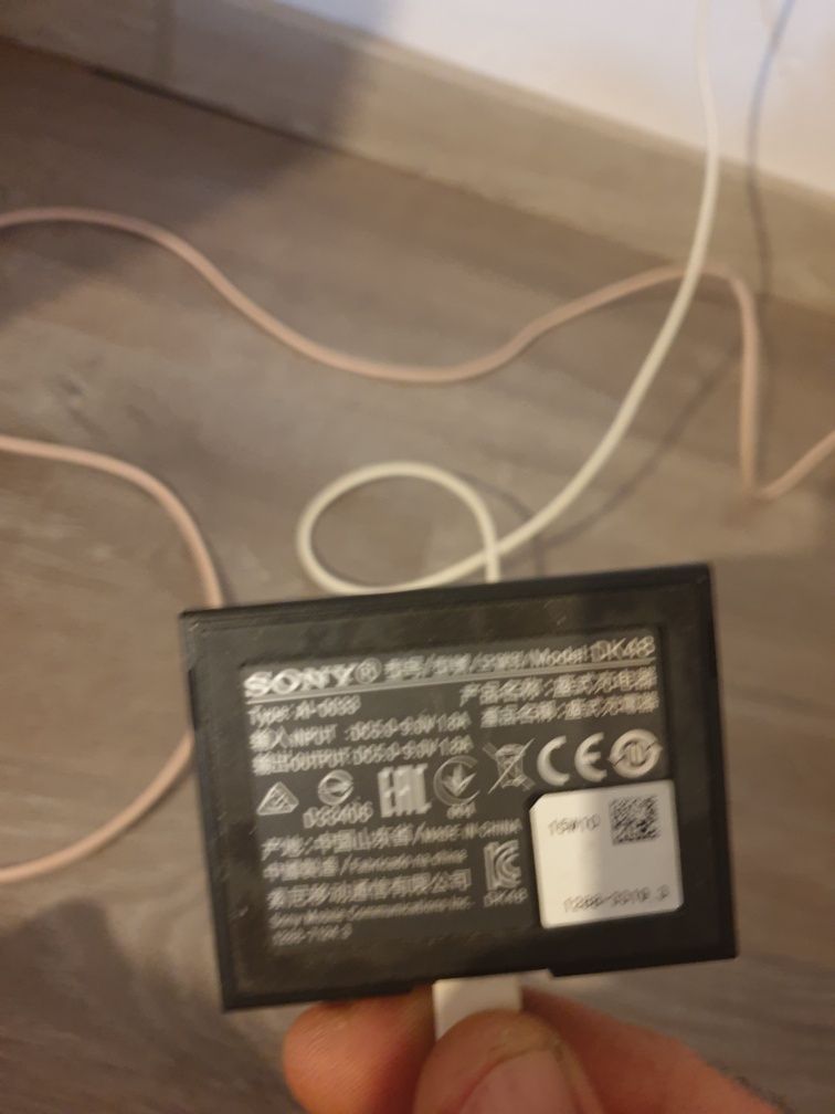 Stand de birou Sony DK48, incarcare cu conector magnetic, pentru Sony