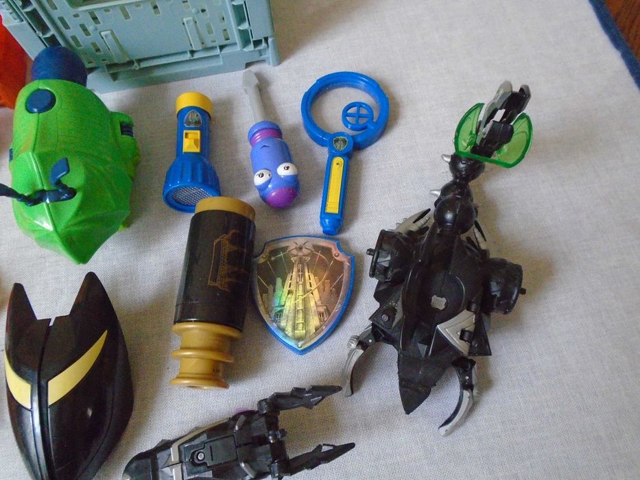 Figurine jocuri + ladite depozitare