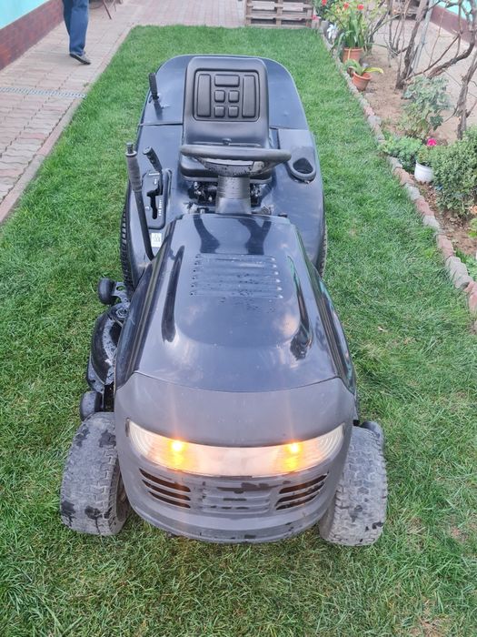 Tractoras gazon mcculloch husqvarna de tăiat iarba motor 2 pistoane