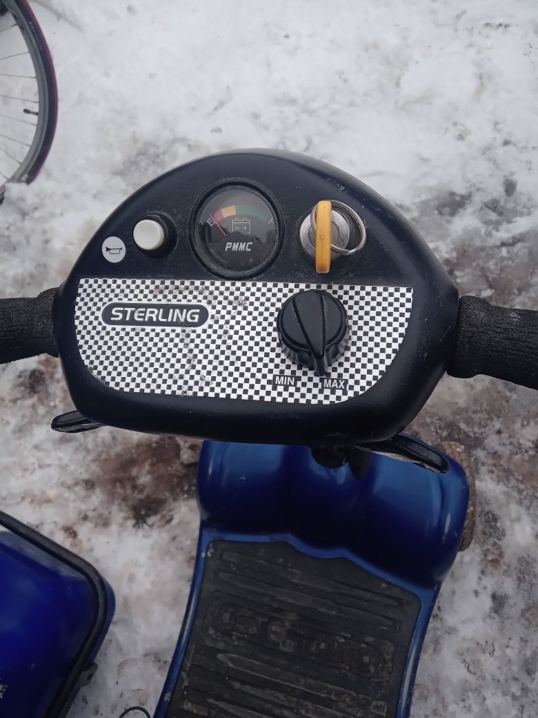 Vind două cărucioare electrice Sterling pentru persoane dizabilități