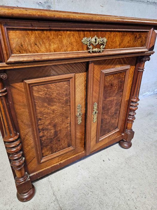 Шкаф в стил Бидермайер