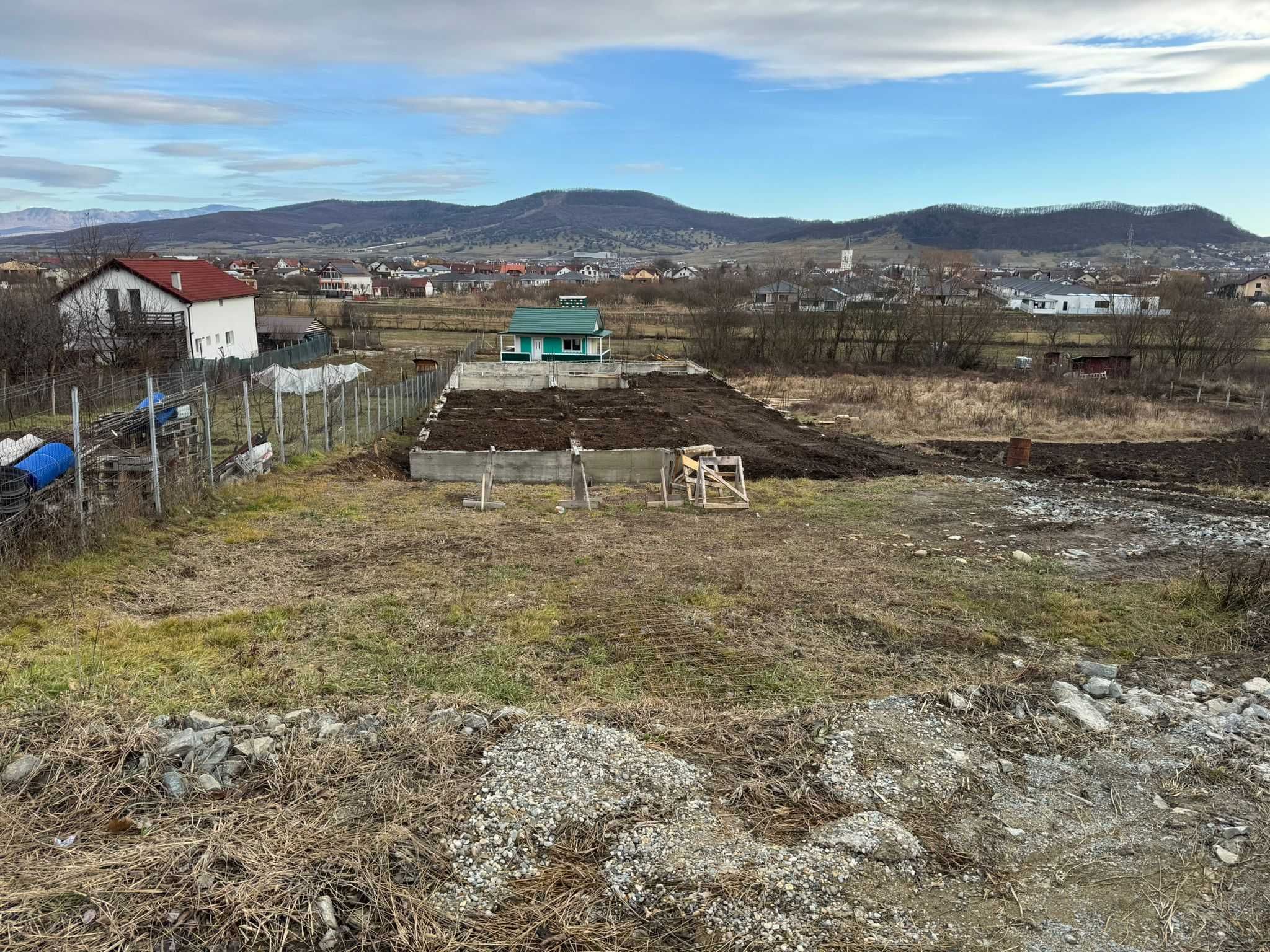 De vanzare teren cu constructie in curs