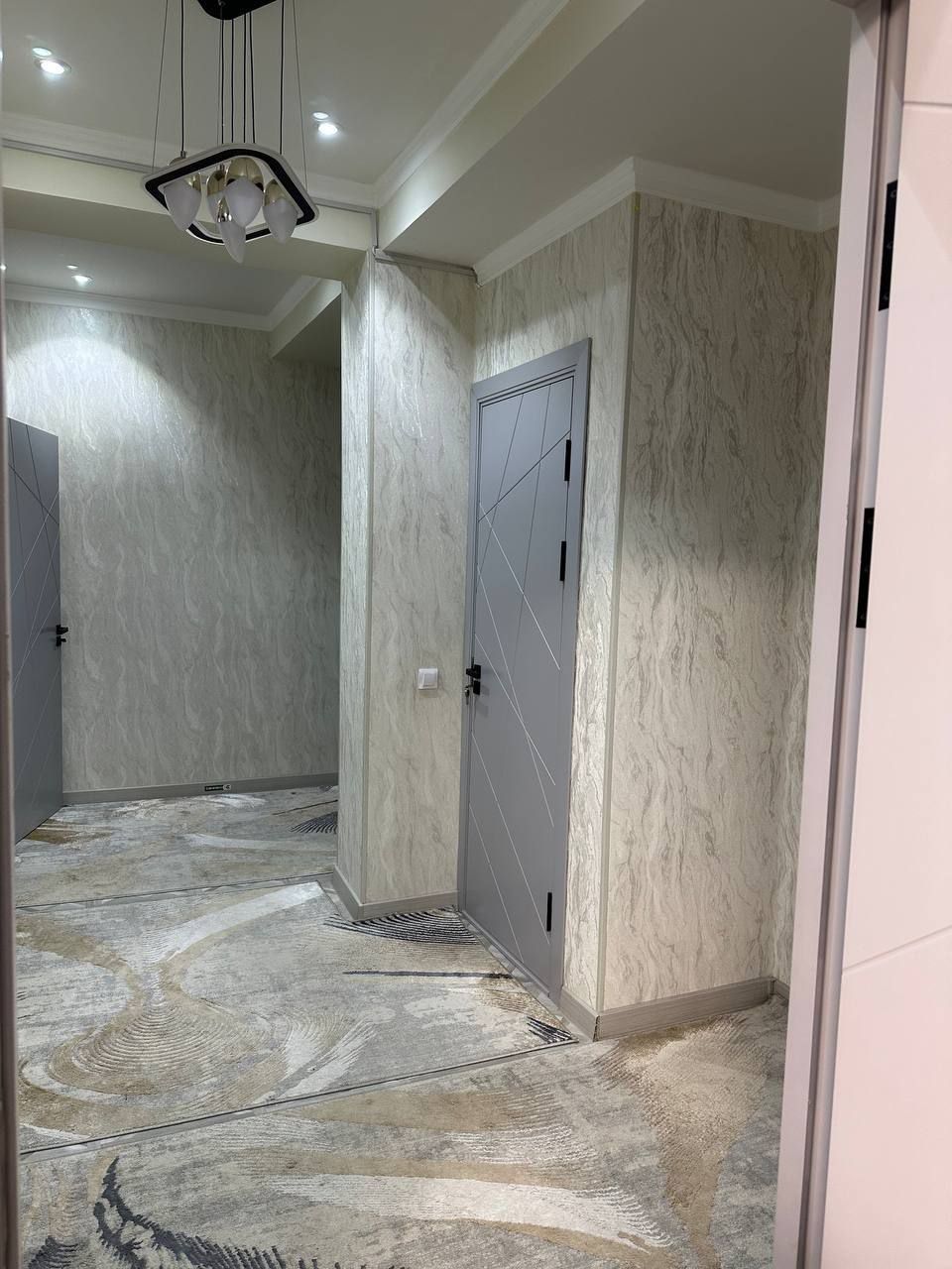 Mirzo Ulug‘bek Buyuk Ipak yo'li metro yonida kvartira  bor