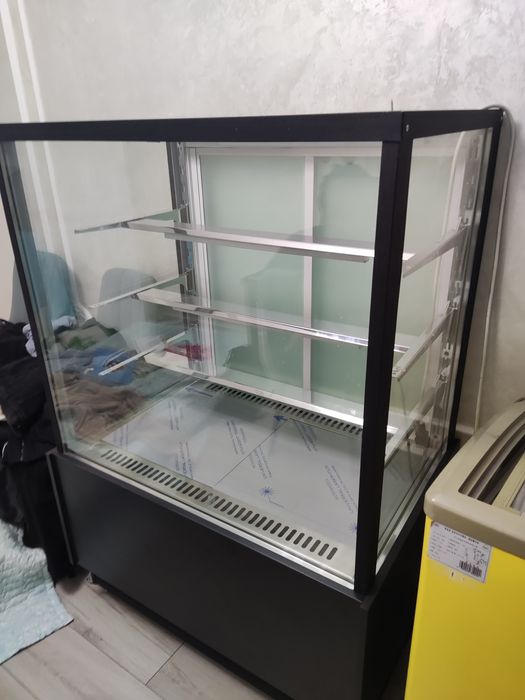 Витринный холодильник и  морозильник