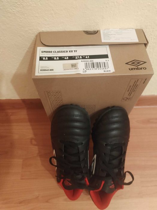 Футболни обувки умбро