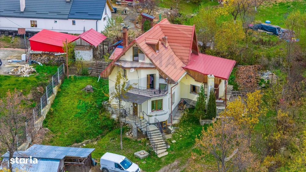 Casă / Vilă cu 6 camere de vânzare in Tarlungeni