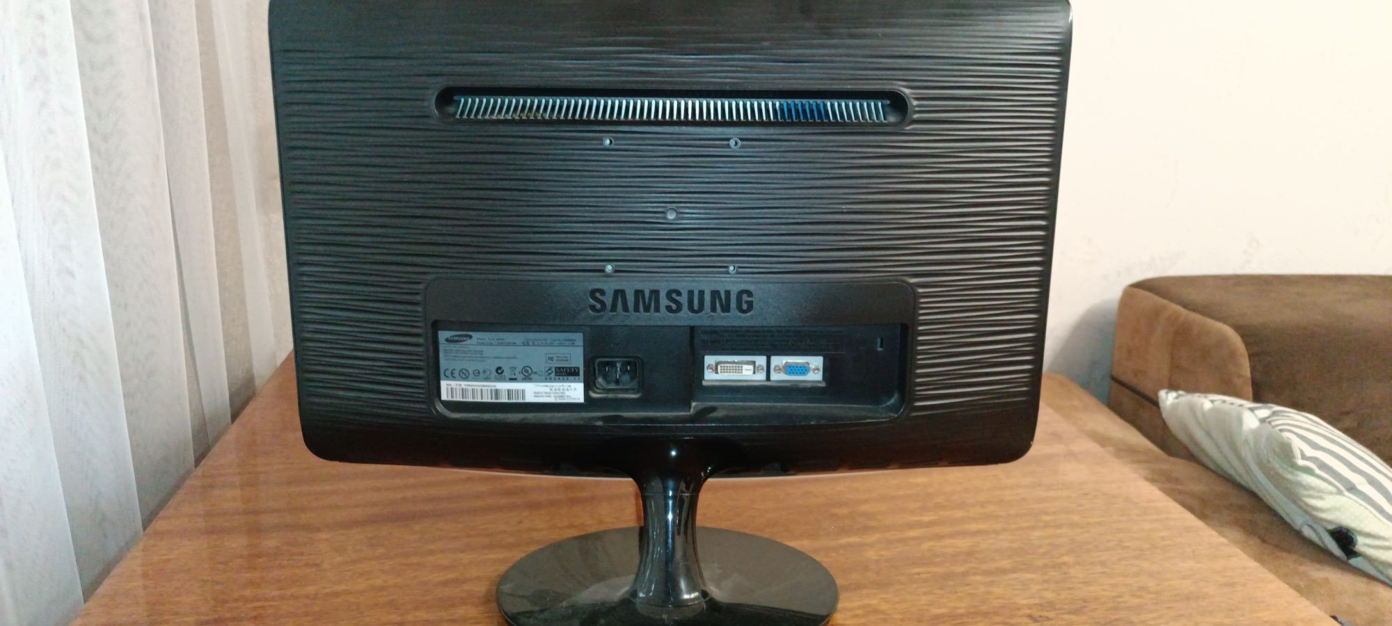 Монитор Samsung.