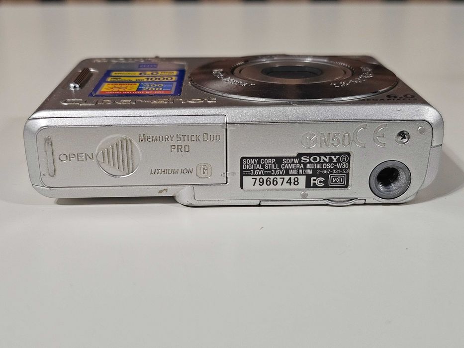 Aparat foto digital compact Sony DSC W30