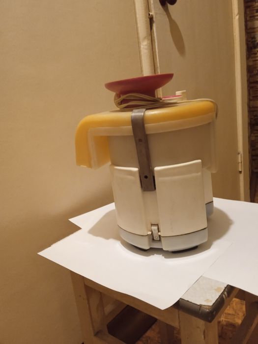 Соковыжималка  электрическая