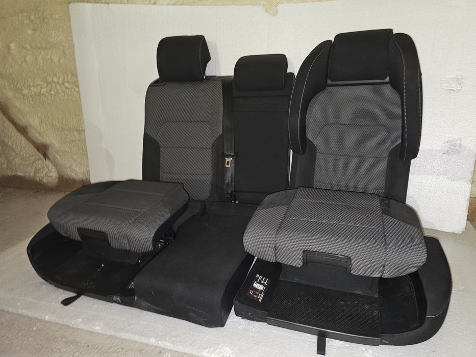 Bancheta spate passat B6/B7 cu locuri dedicate copiilor