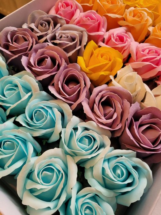 Vând trandafiri din spumă