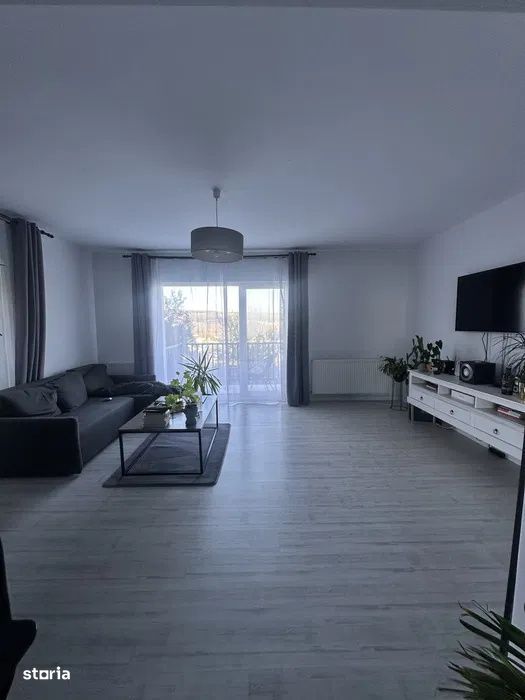 Apartament cu 2 camere, 56 mp, balcon, zona Razoare