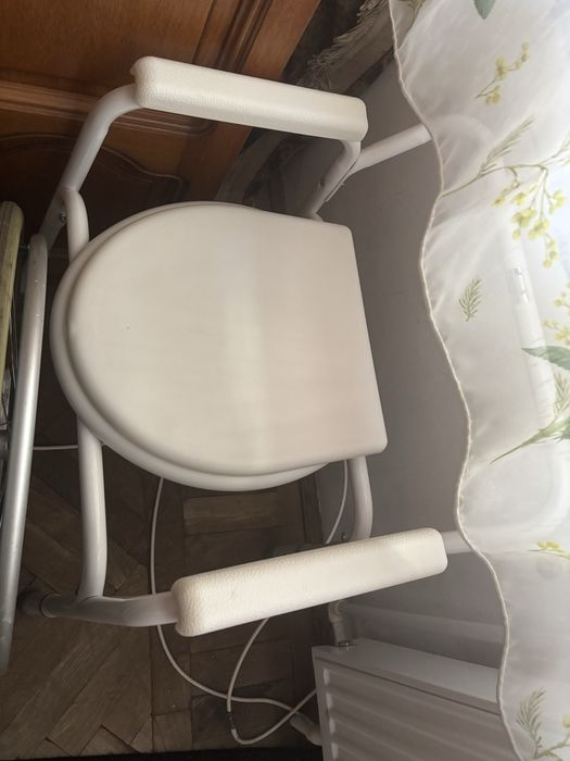 Vand pat electric in stare buna necesar unui batran imobilizat la pat!