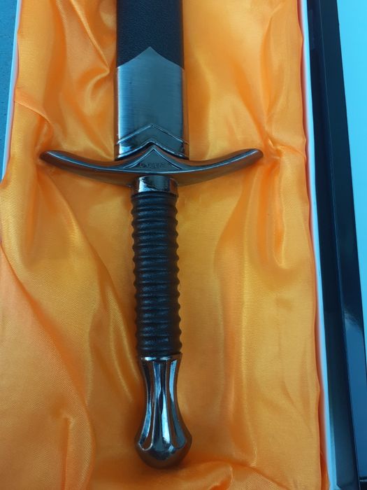 Pumnal panoplie,otel Toledo,stil medieval