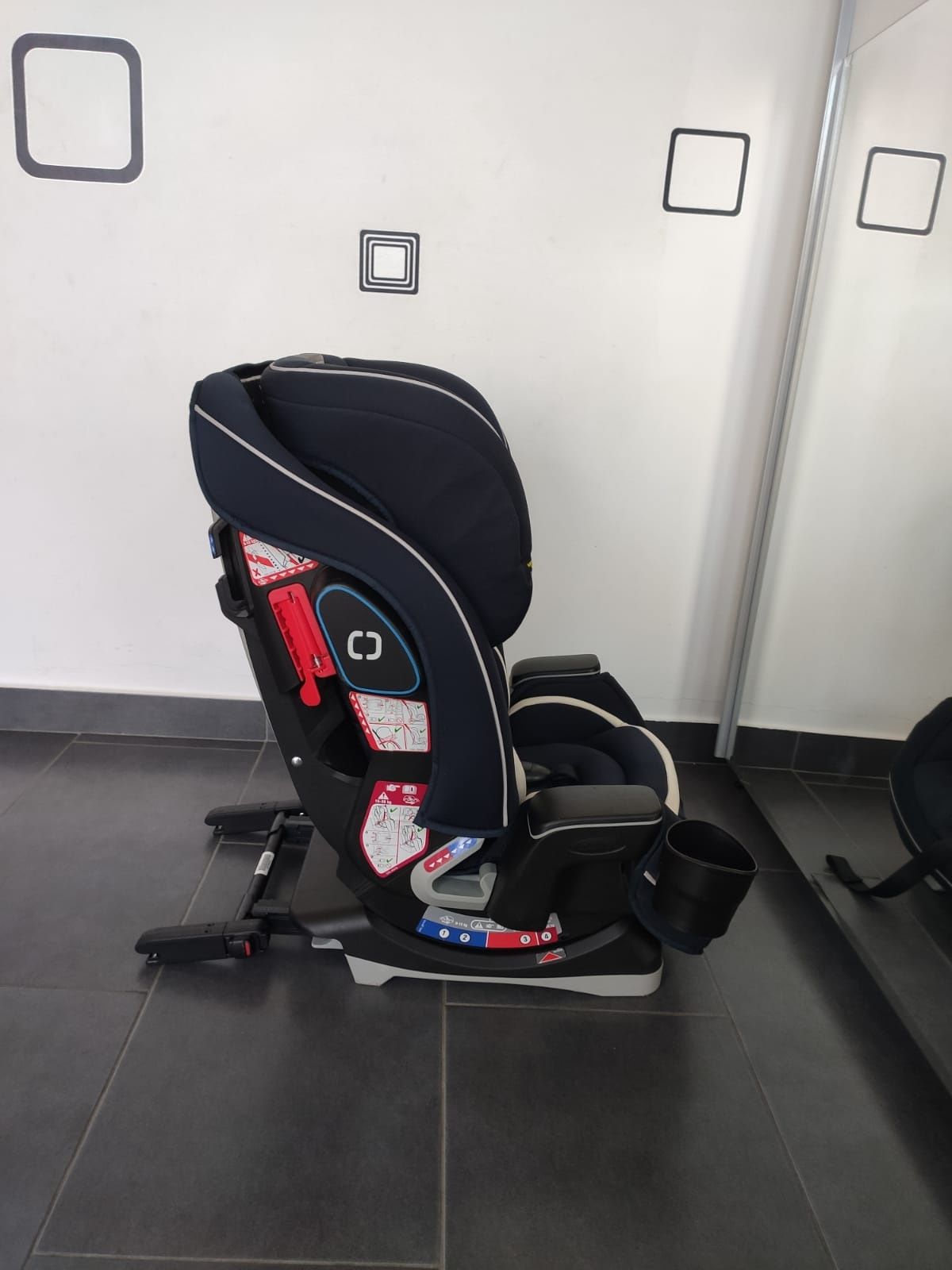 Scaun auto Graco Slimfit LX cu isofix pentru copii intre 0 și 36 kg