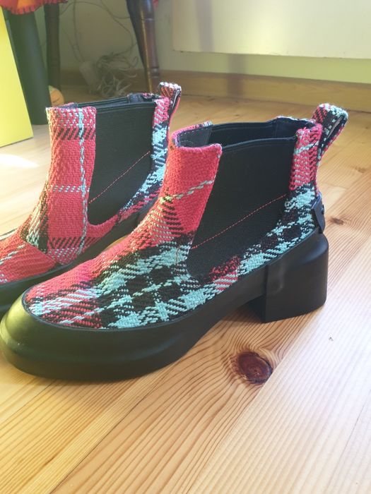 Дамски обувки на Camper