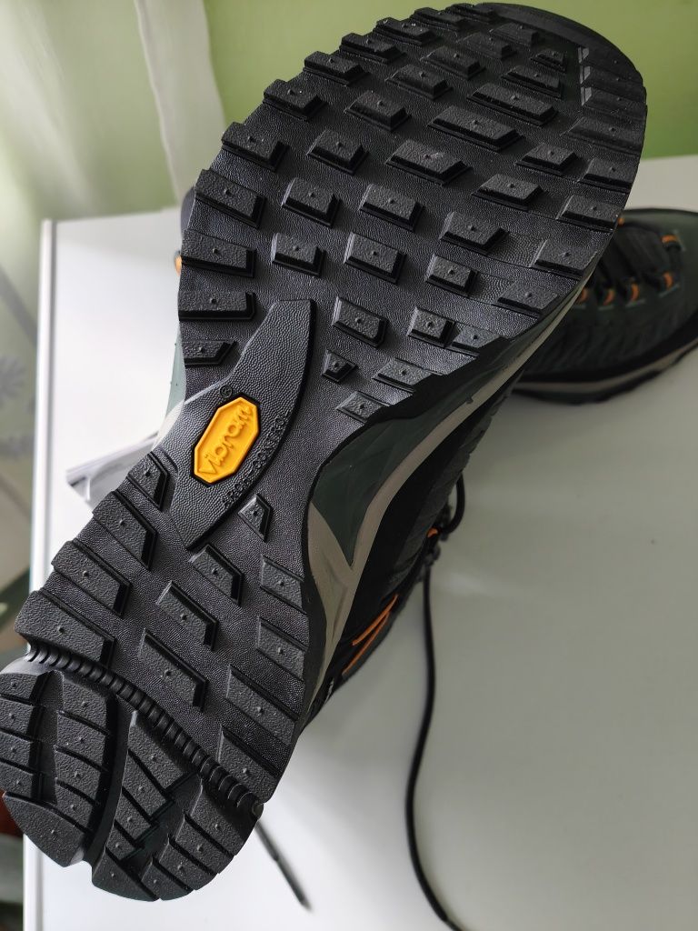 Bocanci Meindl piele