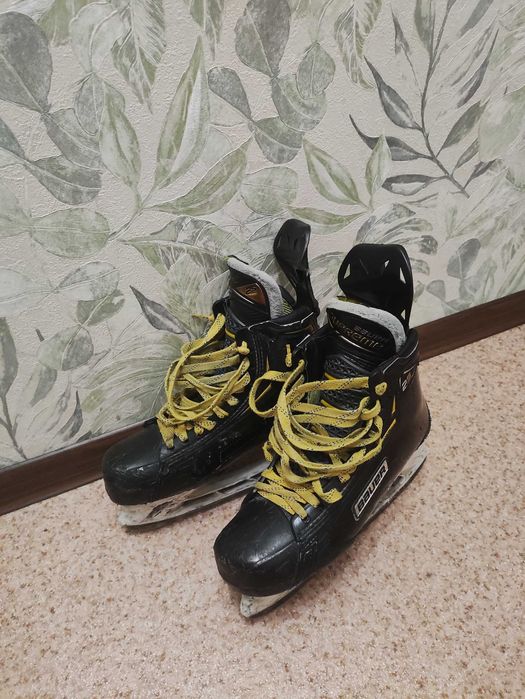 Продам профессиональные хоккейные коньки BAUER SUPREME 2S PRO 44размер