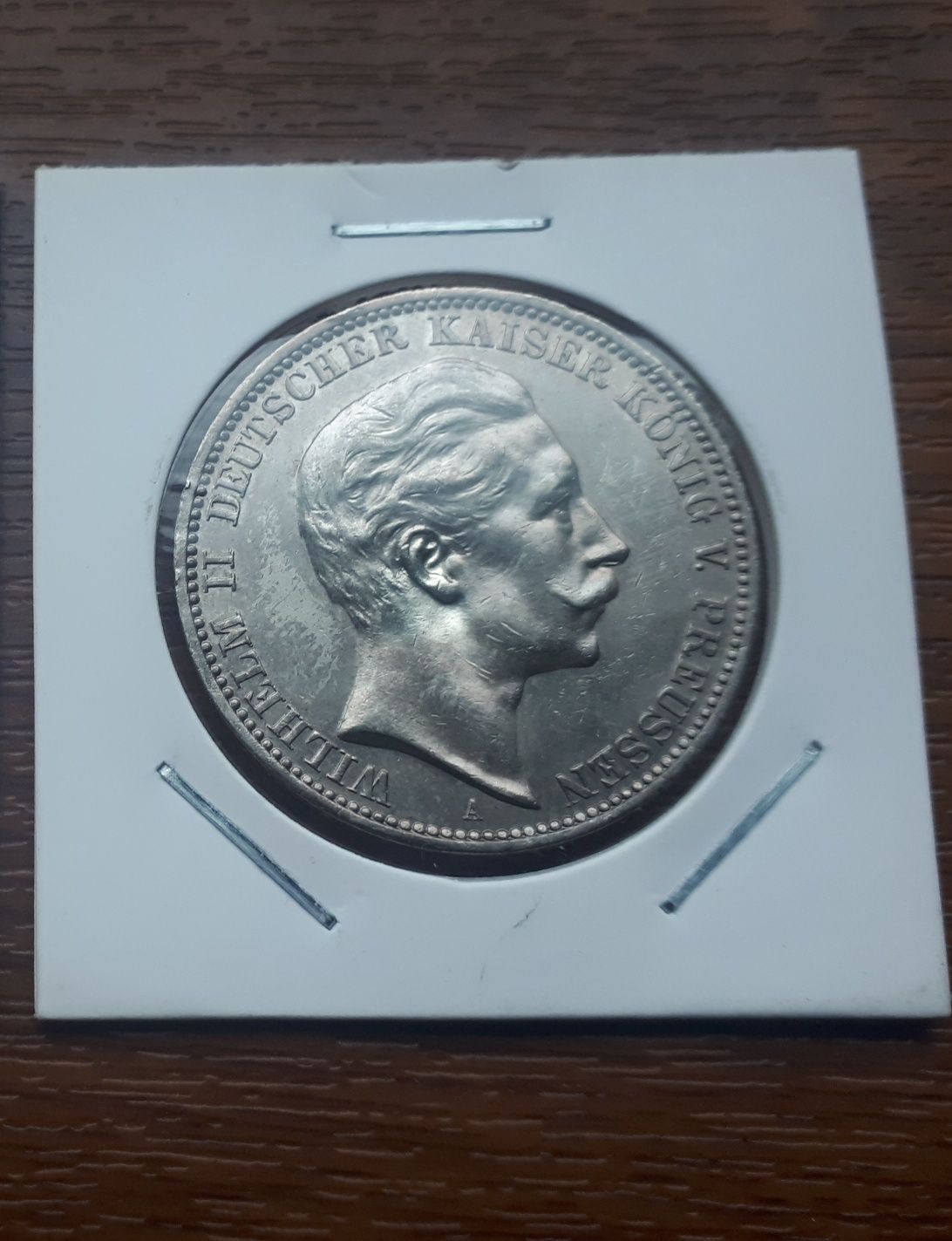Серебряная монета.
