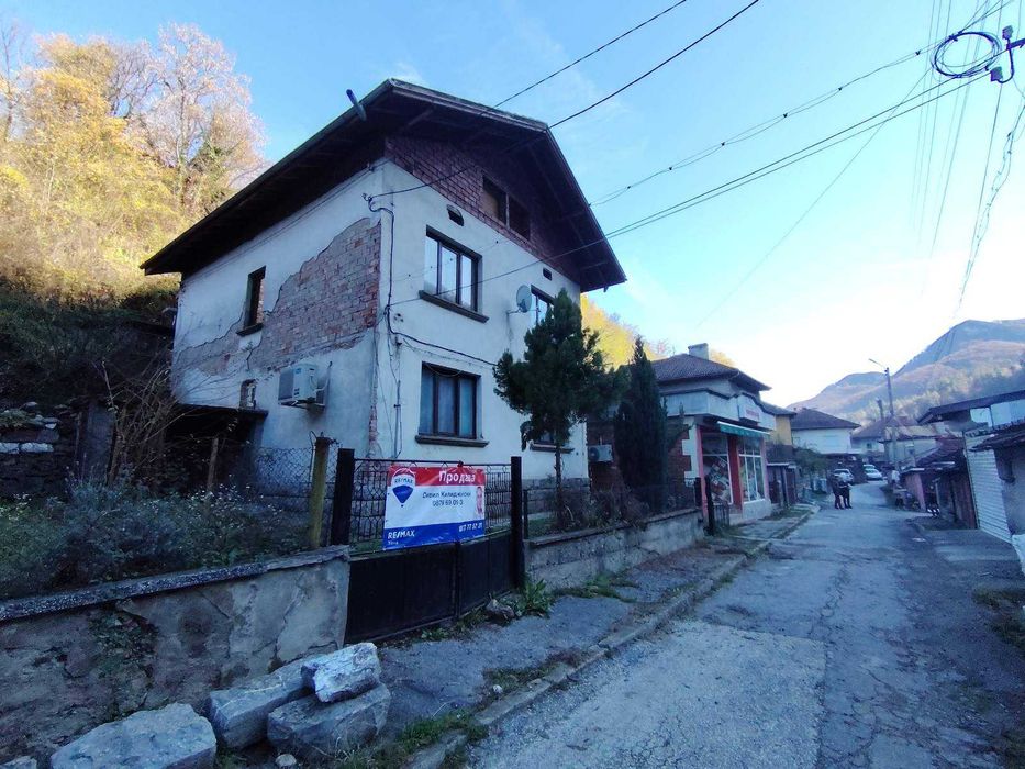 Къща и магазин в Тетевен !