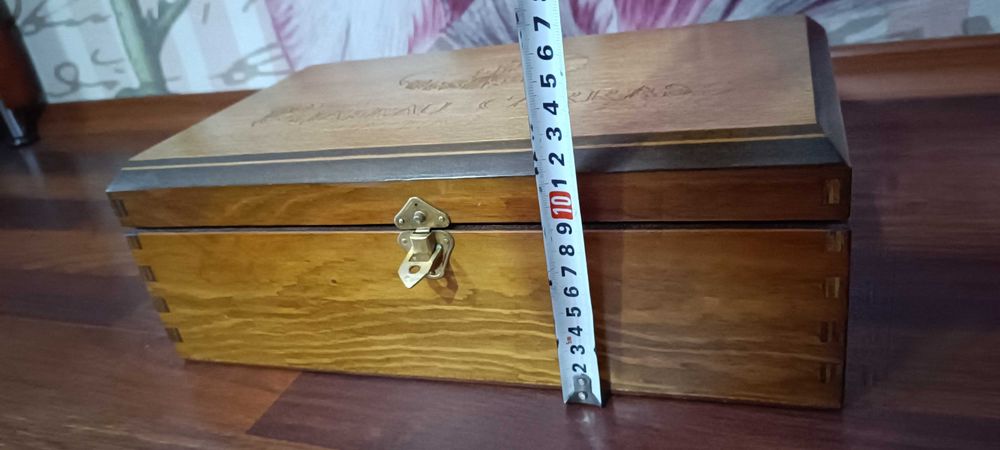 Дървена кутия за вино