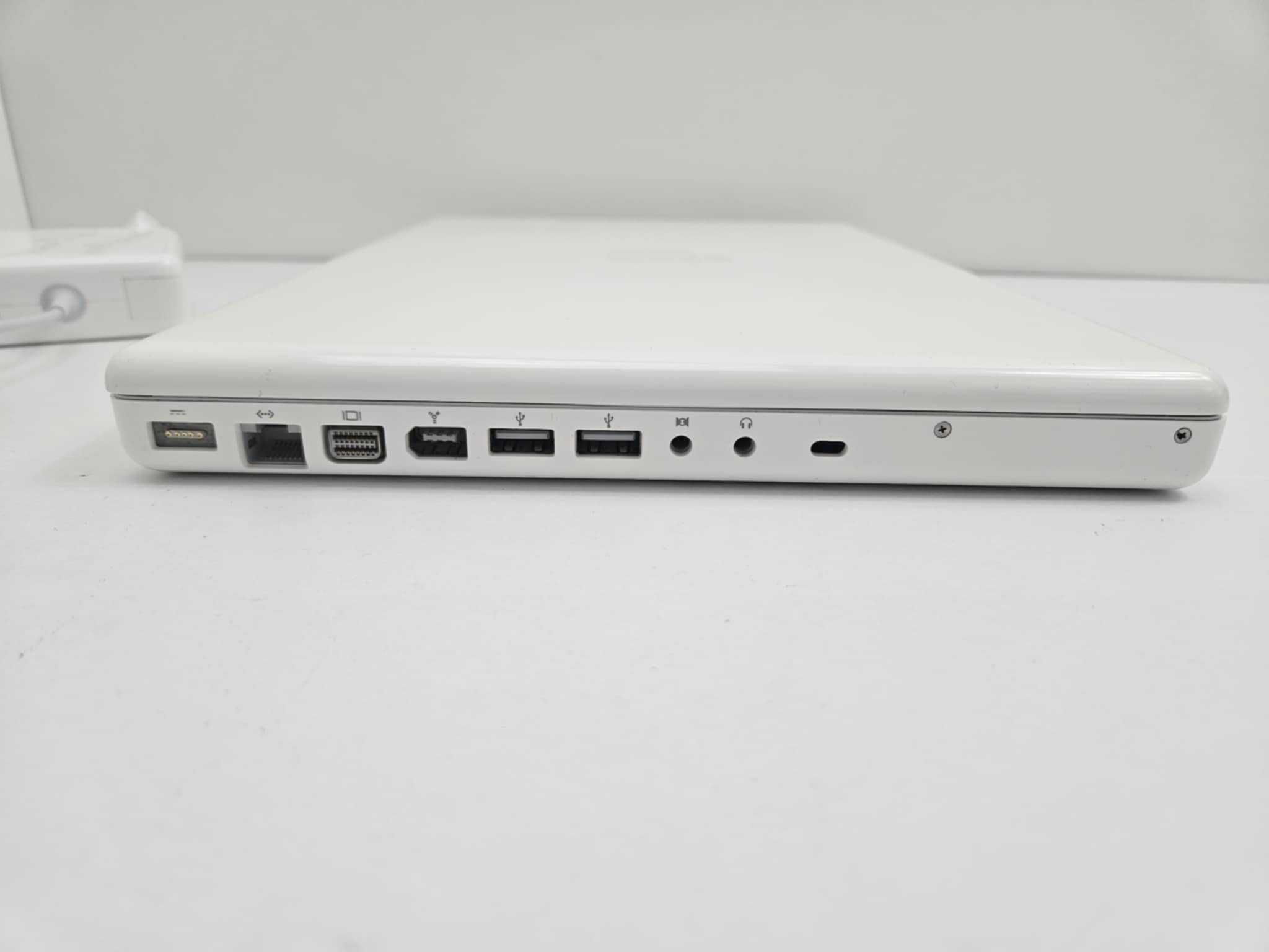 Лаптоп Macbook A1181/ 2.4GHz Intel Core 2 Duo / 2GB RAM / 160GB