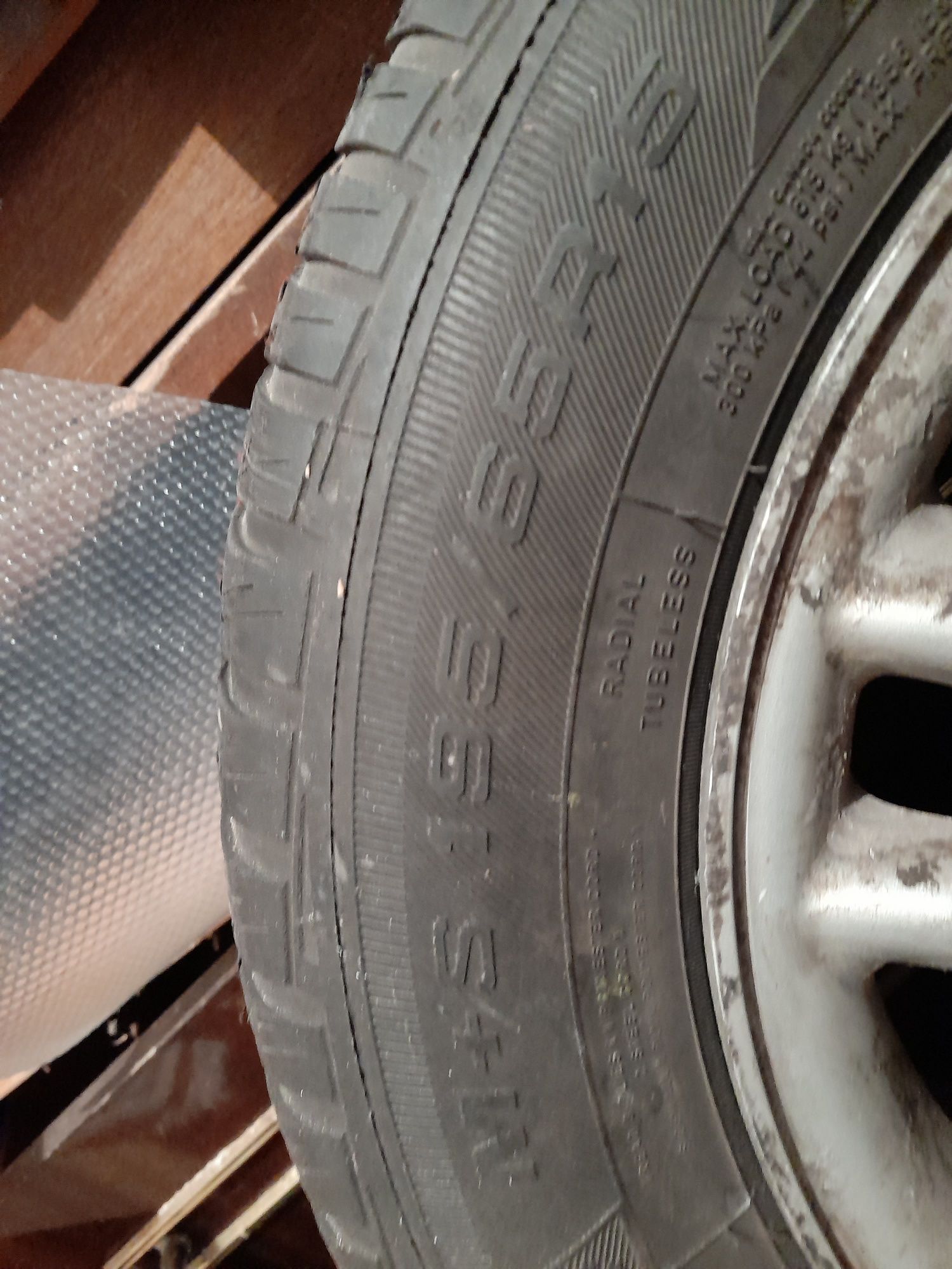 Гума с джанта на Daewoo Nubira 195,/65 R15 Good Year M&S.