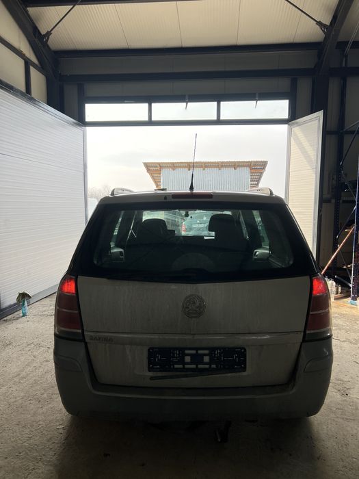 Vand bara fata capota usi motor 1.9 diesel 150 cp opel zafira B